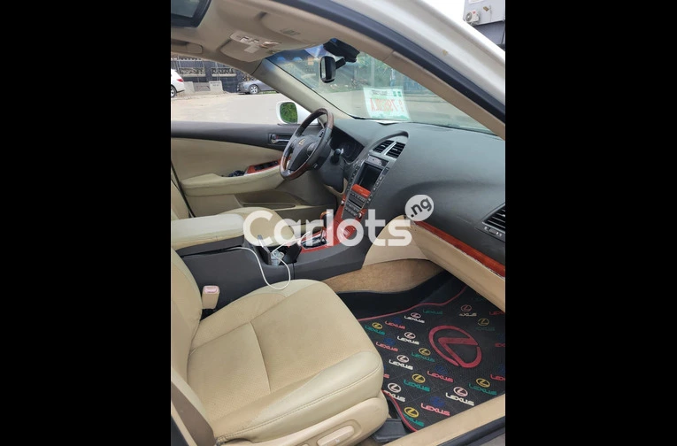 super clean 2010 Lexus ES350 tokunbo for sale in Lagos, Lagos - thumbnail 3