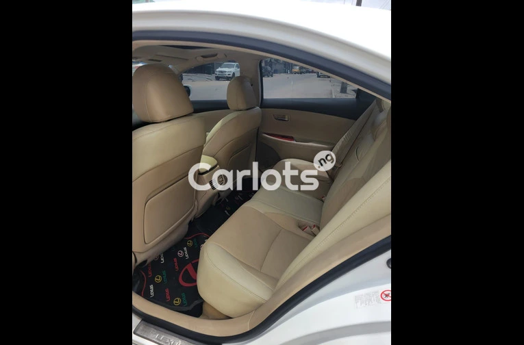 super clean 2010 Lexus ES350 tokunbo for sale in Lagos, Lagos - photo 7 of 7