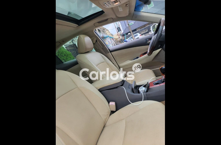 super clean 2010 Lexus ES350 tokunbo for sale in Lagos, Lagos - thumbnail 5