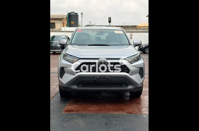 2024 Toyota Rav 4 LE AWD - 1/7