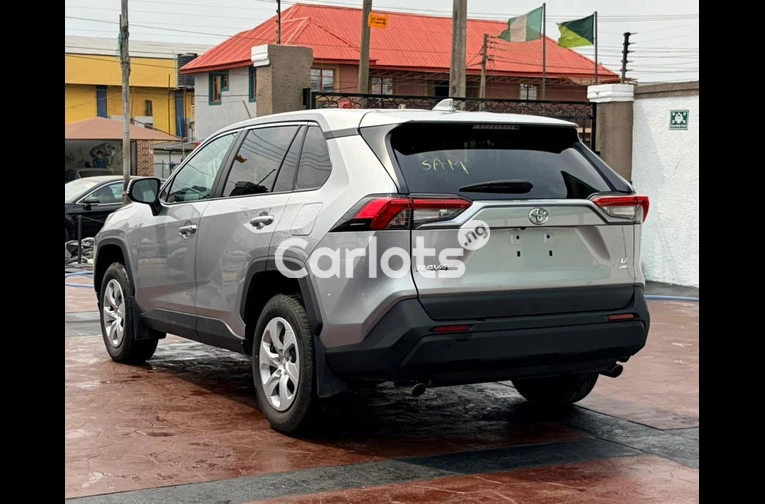 2024 Toyota Rav 4 LE AWD - 6