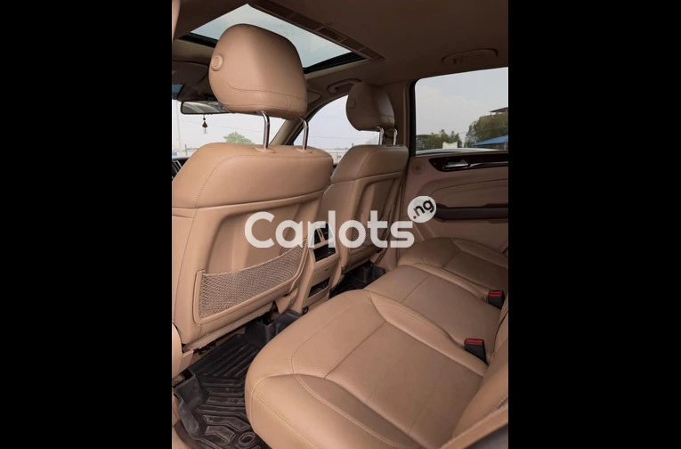 Clean 2014 Mercedes ML350 - 5/7