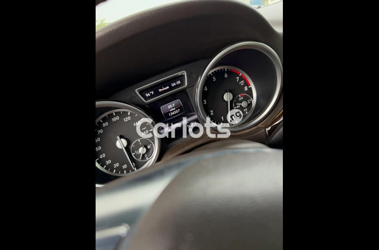 Clean 2014 Mercedes Benz ML350 - 2/7