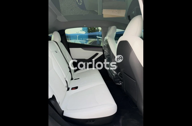 2025 TESLA MODEL Y+ - 4/7