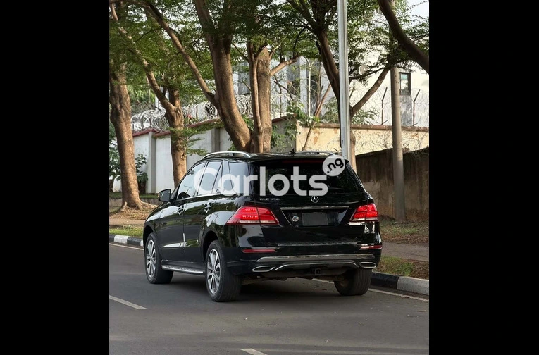 Foreign Used Clean 2017 Mercedes-Benz GLE350 for sale in Asokoro, FCT - photo 7 of 7
