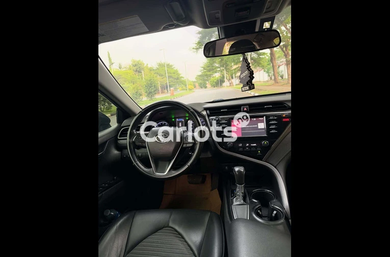 2019 Toyota Camry SE - 4/7