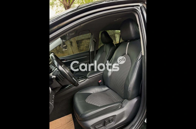 2019 Toyota Camry SE - 6/7