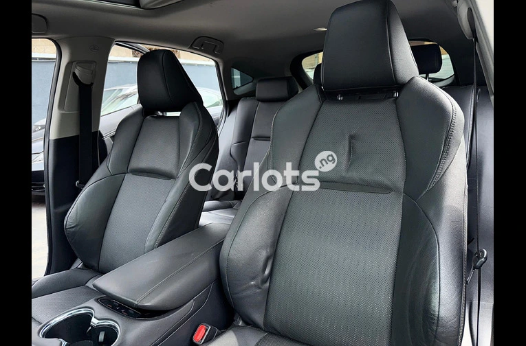 2024 Toyota Venza Foreign used Accident for sale in Oshodi, Lagos - thumbnail 3
