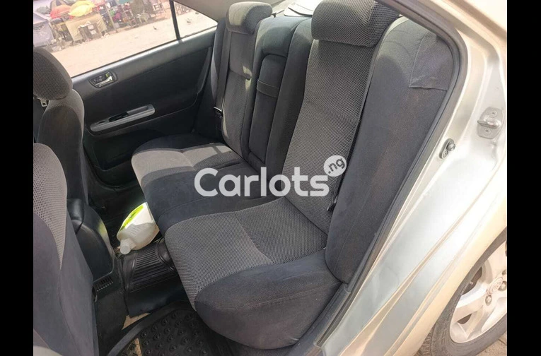 Nigerian Used 2004 Toyota Camry for sale in Abuja, FCT - thumbnail 2