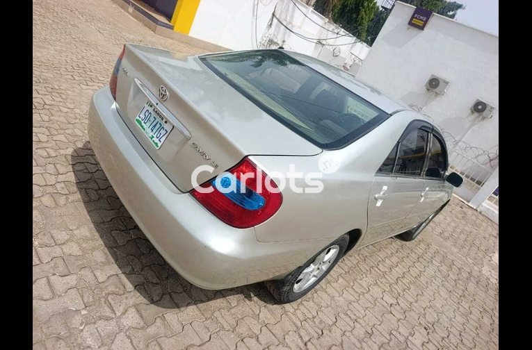 Nigerian Used 2004 Toyota Camry for sale in Abuja, FCT - thumbnail 4
