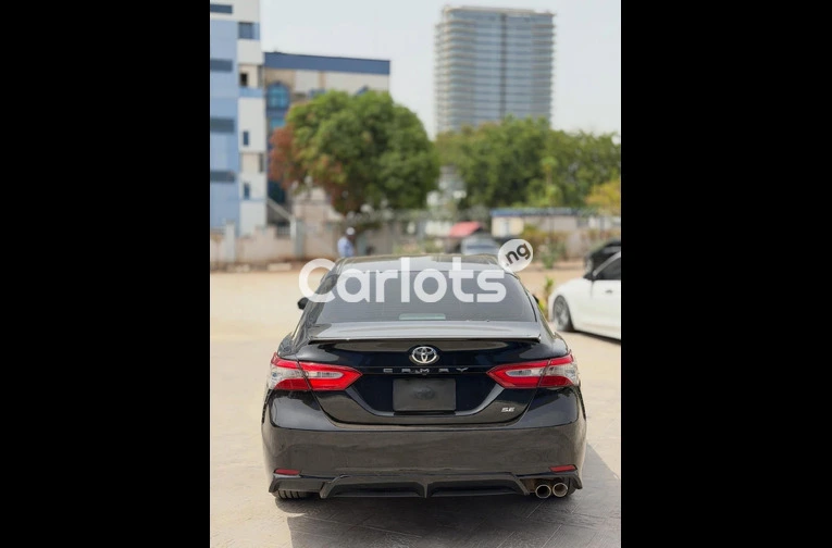 Nigeria used 2018 Toyota Camry SE - 1/7