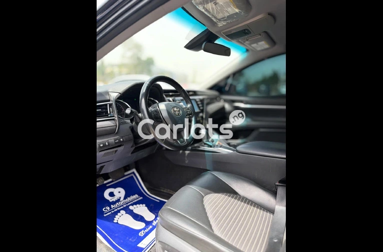 Nigeria used 2018 Toyota Camry SE for sale in Abuja, FCT - photo 5 of 7
