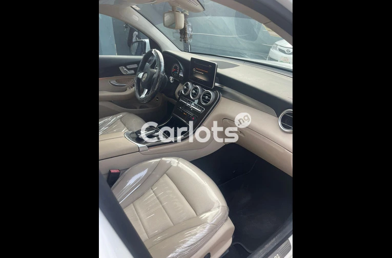 2017 Mercedes Benz GLC 4MATIC Coupe Foreign used Accident free for sale in Agege, Lagos - photo 4 of 7