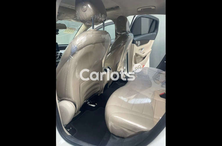 2017 Mercedes Benz GLC 4MATIC Coupe Foreign used Accident free for sale in Agege, Lagos - thumbnail 5