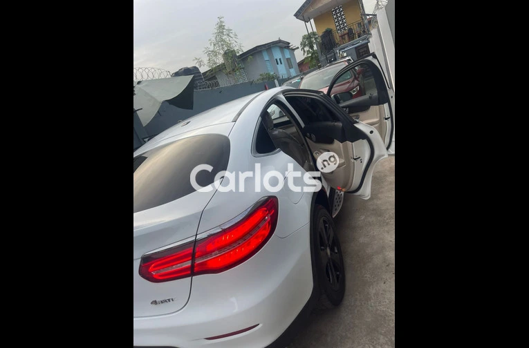 2017 Mercedes Benz GLC 4MATIC Coupe Foreign used Accident free for sale in Agege, Lagos - thumbnail 6