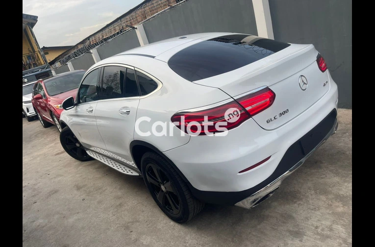 2017 Mercedes Benz GLC 4MATIC Coupe Foreign used Accident free for sale in Agege, Lagos - thumbnail 7