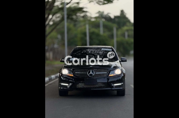 Foreign Used 2009 Mercedes-Benz C300 for sale in Asokoro, FCT - photo 2 of 7