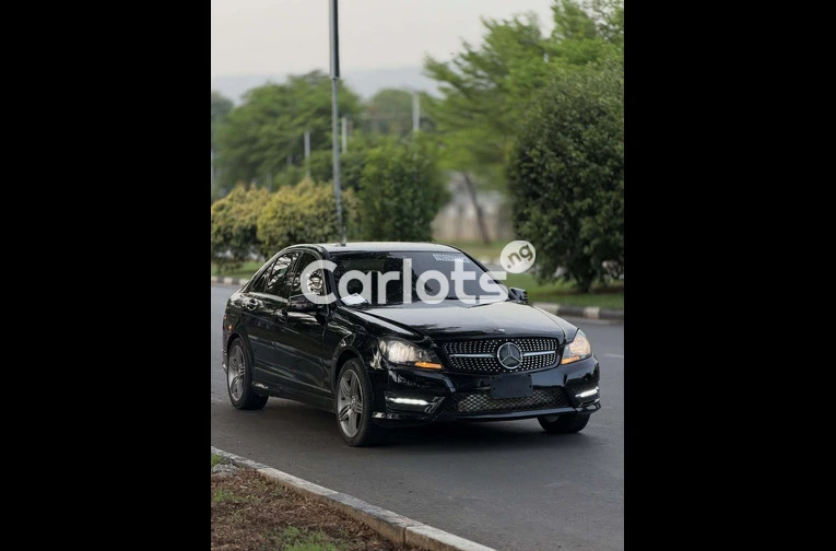 Foreign Used 2009 Mercedes-Benz C300 for sale in Asokoro, FCT - thumbnail 3