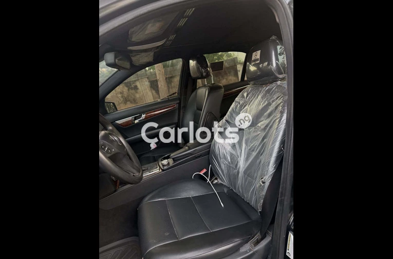 Foreign Used 2009 Mercedes-Benz C300 for sale in Asokoro, FCT - photo 6 of 7