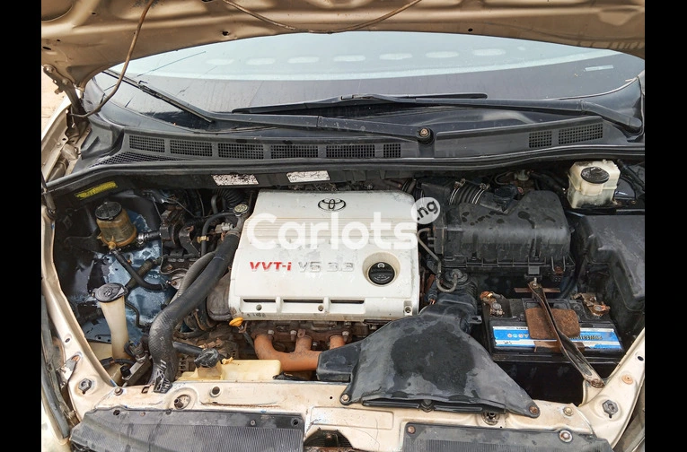 Nigerian Used 2005 Toyota sienna for sale in Igando, Lagos - photo 4 of 6