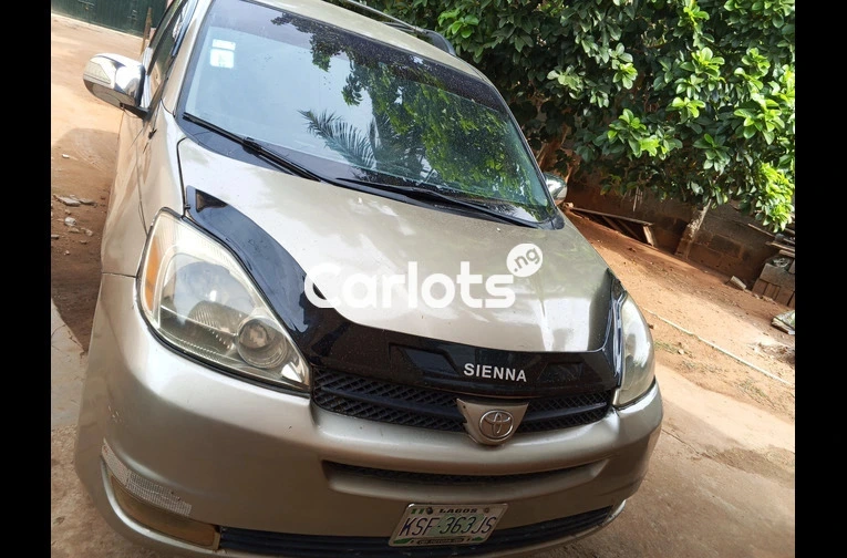 Nigerian Used 2005 Toyota sienna for sale in Igando, Lagos - photo 1 of 6