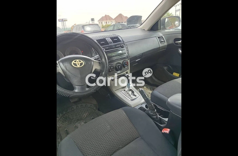 Nigerian Used 2010 TOYOTA COROLLA S for sale in Abuja, FCT - photo 3 of 7