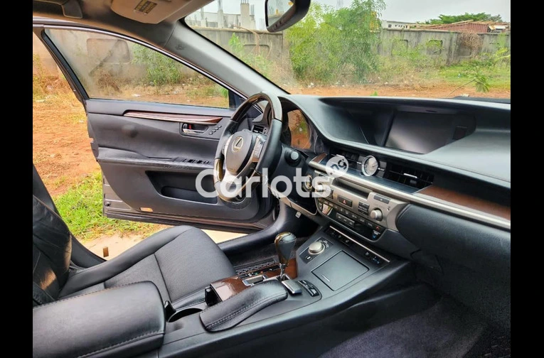 2018 UPGRADED LEXUS ES350 for sale in Abuja, FCT - thumbnail 3