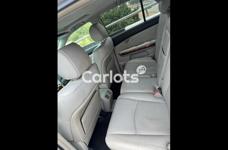 Nigerian Used TOKS STANDARD FIRST BODY 2007 LEXUS RX350 for sale in Abuja, FCT - thumbnail 4