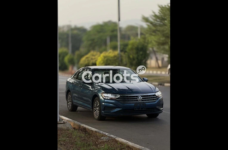 Foreign Used 2019 VOLKSWAGEN JETTA for sale in Asokoro, FCT - thumbnail 3
