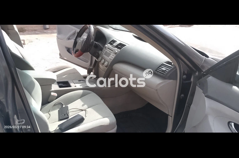 Clean and Sound Toyota camry 2008 - 2/7