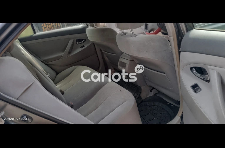 Clean and Sound Toyota camry 2008 - 3/7