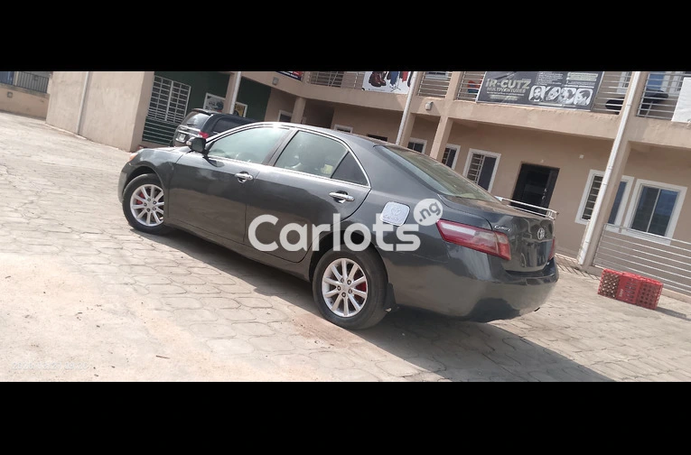 Clean and Sound Toyota camry 2008 - 4/7