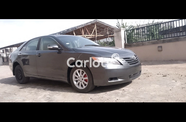 Clean and Sound Toyota camry 2008 - 6/7