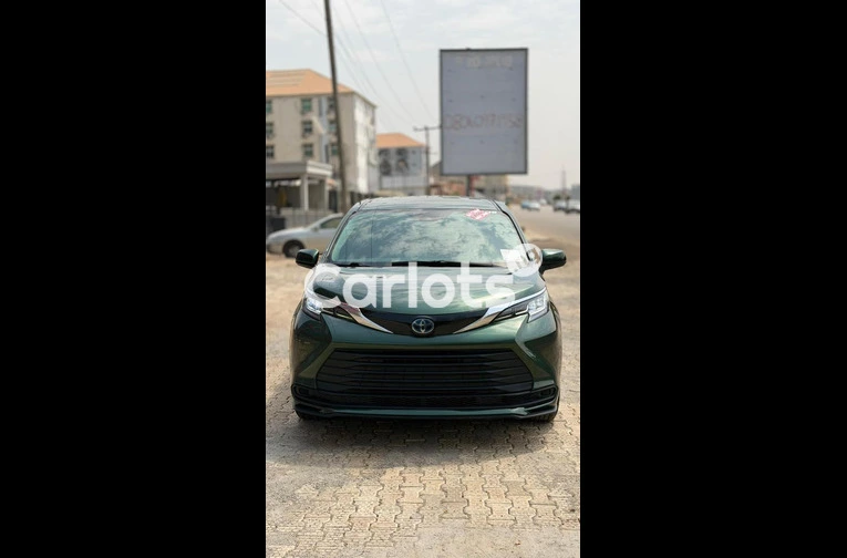 FOREIGN USED 2021 TOYOTA SIENNA HYBRID for sale in Abuja, FCT - photo 1 of 7