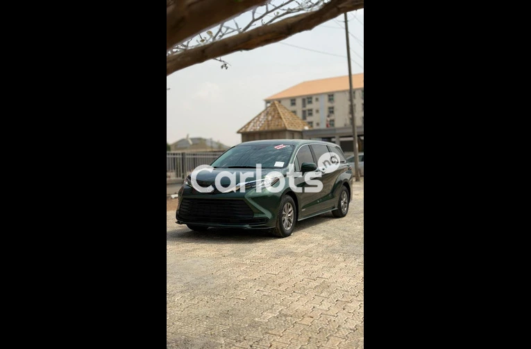 FOREIGN USED 2021 TOYOTA SIENNA HYBRID for sale in Abuja, FCT - photo 2 of 7