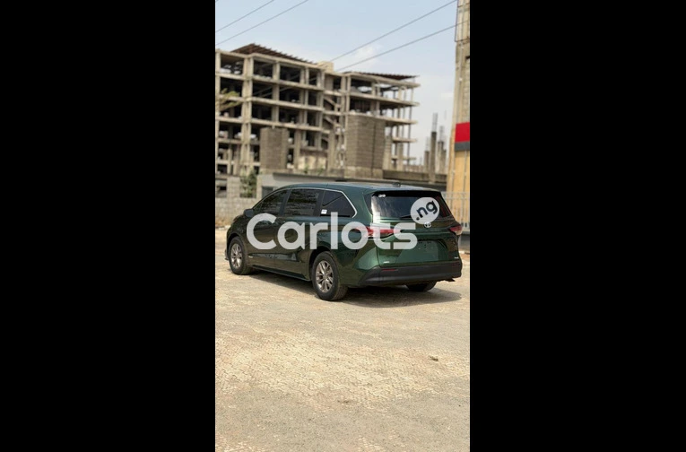 FOREIGN USED 2021 TOYOTA SIENNA HYBRID for sale in Abuja, FCT - thumbnail 6