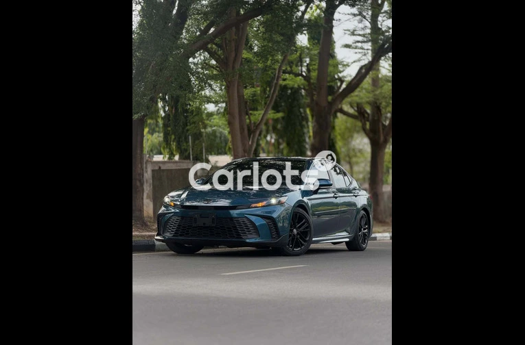 2025 Toyota Camry SE - 1/7
