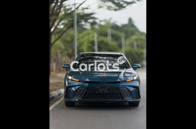 2025 Toyota Camry SE - 2/7