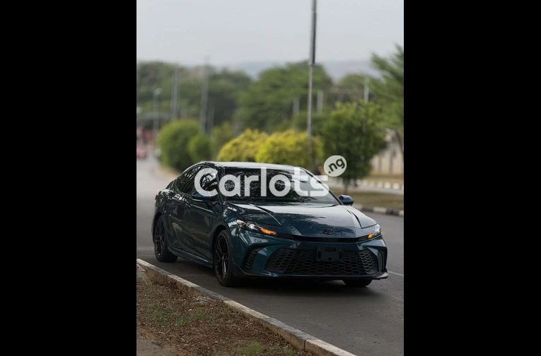 2025 Toyota Camry SE - 3/7