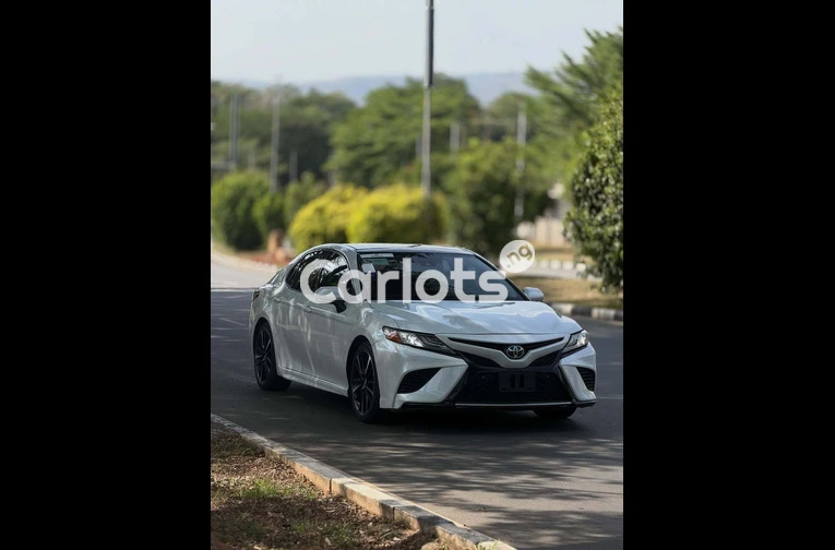 Foreign Used 2018 TOYOTA CAMRY XSE for sale in Asokoro, FCT - photo 3 of 7