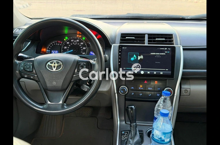 2016 TOYOTA CAMRY LE - 3/7