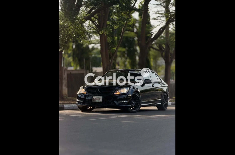 2012 MERCEDES-BENZ C300