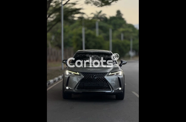 2024 LEXUS UX200 - 2/7