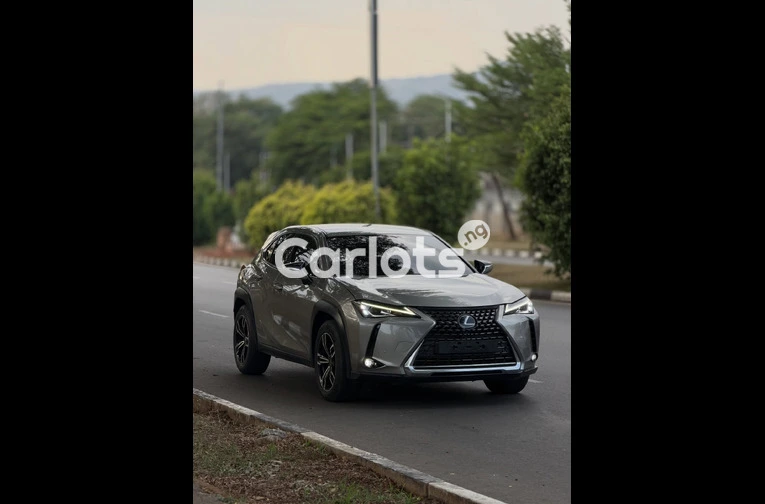2024 LEXUS UX200 - 3/7