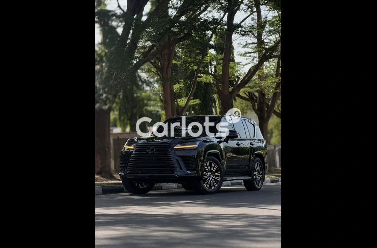 2025 LEXUS LX600 - 1/7