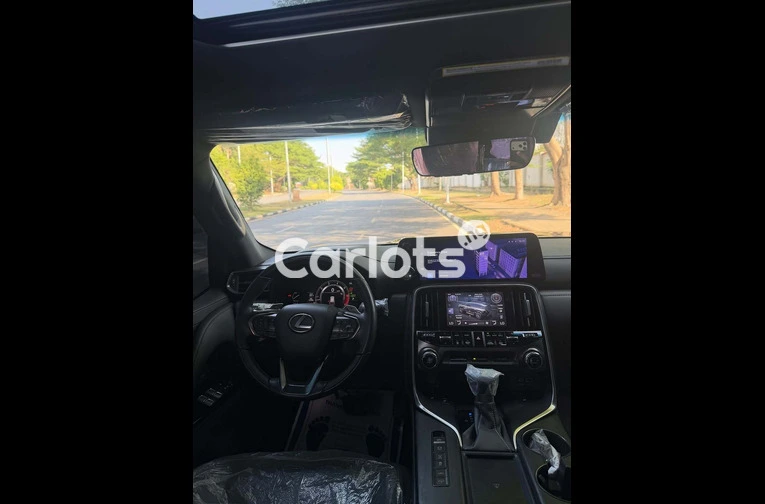 2025 LEXUS LX600 - 4/7