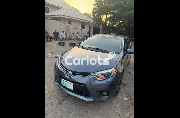 2015 CLEAN USED COROLLA