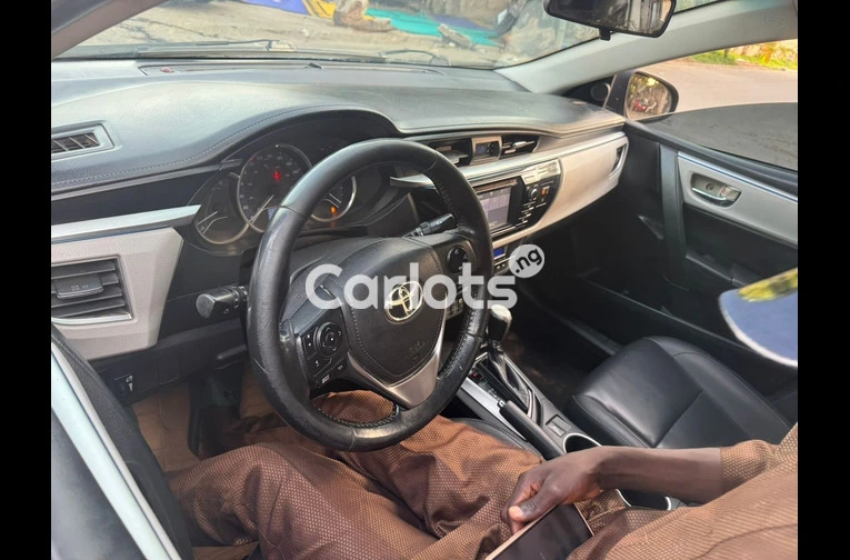 2015 CLEAN USED COROLLA - 2/6