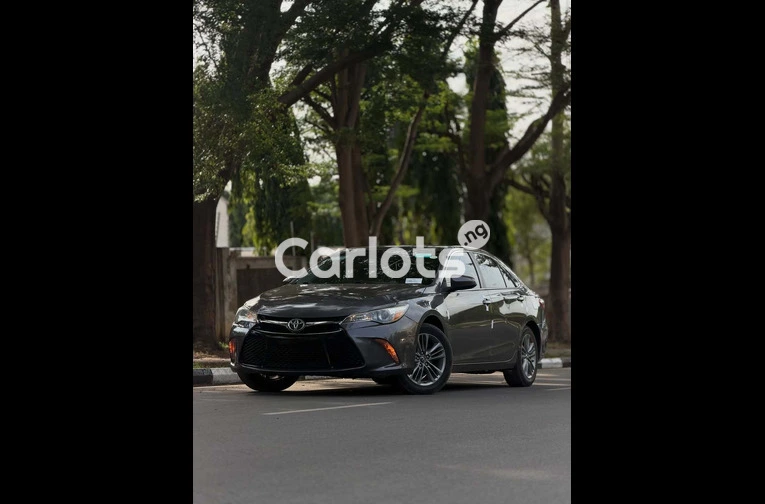 2017 TOYOTA CAMRY
