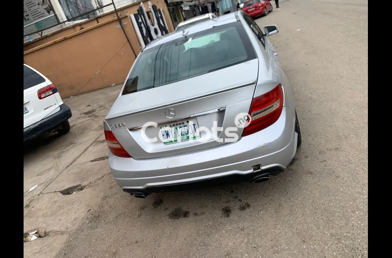 Nigerian Used 2014 Mercedes-Benz C 350 Sport 4dr Sedan for sale in Yaba, Lagos - photo 2 of 7